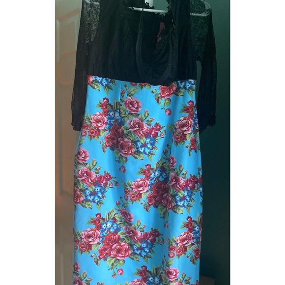 Vixen by Micheline Pitt Romantique wiggle in blue and red vintage roses - Picture 3 of 3